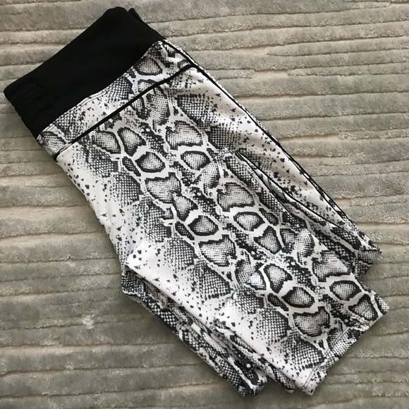la society activewear Pants - Python Sport Leggings